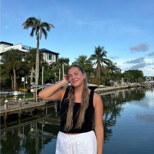 Meet your Posher, Rebecca